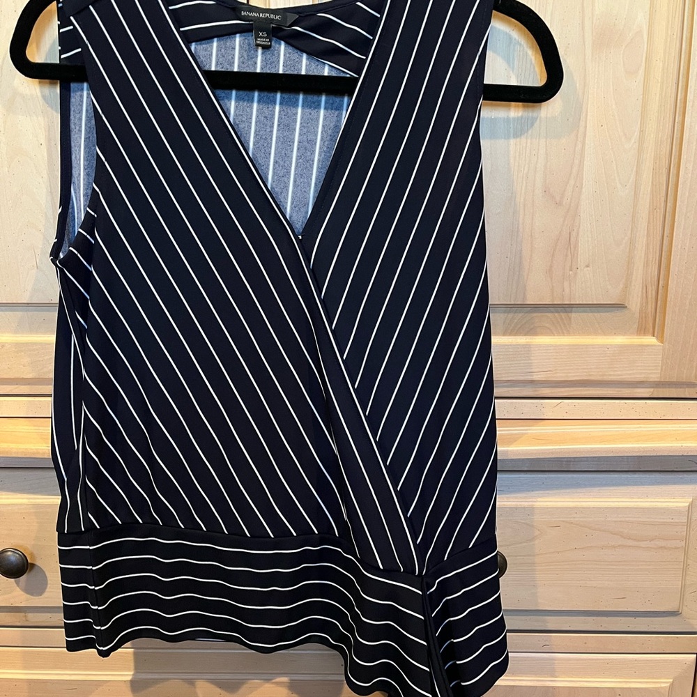 Banana Republic woman’s xs faux wrap striped sleeveless top - Picture 4 of 8